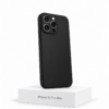 Zwart siliconen iPhone 15 Pro Max hoesje met camerabescherming op witte achtergrond