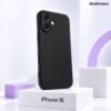 Zwart siliconen iPhone 16 hoesje met camera bescherming